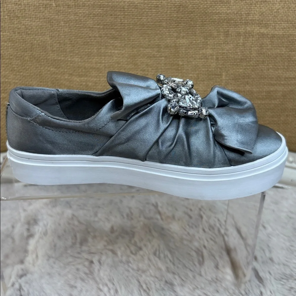 Kenneth Cole Girls Shout Shine Embellished Jewels Satin Sneaker Shoe Gray Sz 1